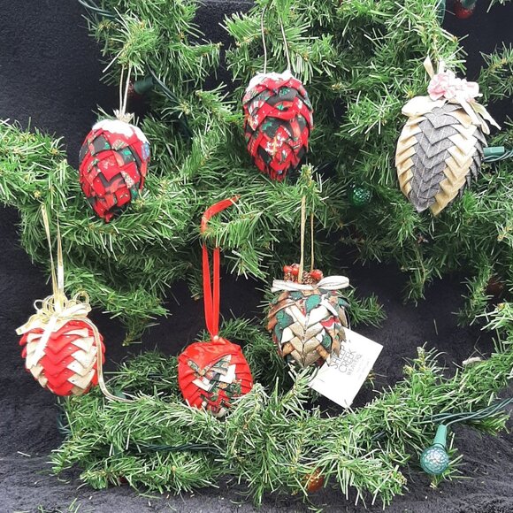 Set Of 6 Handmade Folded Fabric Pine Cone Ornaments Holiday Decor Red Gold Green - Picture 3 of 4